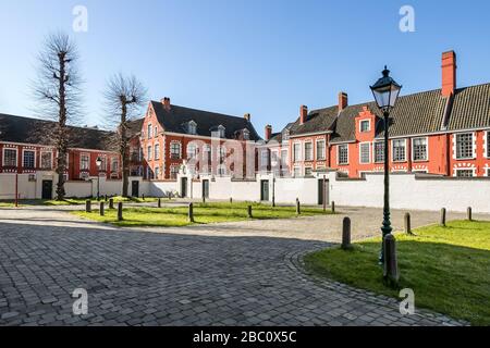 Gent, Belgio - 1 aprile 2020: Vista del piccolo beghinaggio Ter Hoye. Patrimonio dell'umanità dell'UNESCO. Foto Stock