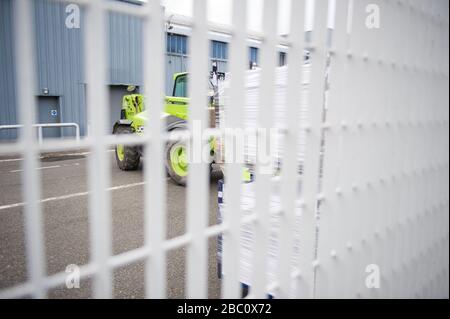 Foto: Glasgow, Regno Unito. 2nd Apr, 2020. Nella foto: Le scene che mostrano l'allestimento e la costruzione della nuova struttura medica NHS Scotland creata al Scottish Events Campus (SEC) di Glasgow devono essere chiamate NHS Louisa Jordan dopo che il Segretario sanitario Jeane Freeman ha annunciato che l'ospedale temporaneo sarà nominato dopo Suor Louisa Jordan, Un infermiere della prima guerra mondiale morto in servizio attivo in Serbia nel 1915. Credito: Colin Fisher/Alamy Live News Foto Stock