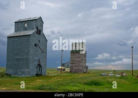 Elevatori di grano a Loring Montana Foto Stock