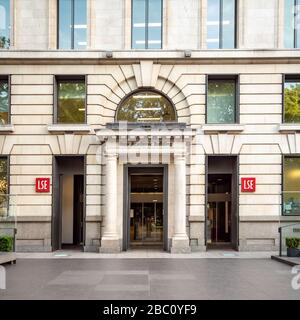 Il nuovo edificio accademico della London School of Economics (LSE) nel cuore del quartiere legale di Londra, Lincoln's Inn Fields. Foto Stock