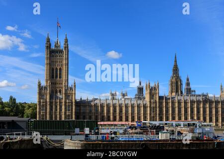 The Palace of Westminster, Houses of Parliament from the River Thames, London, United Kingdom Foto Stock