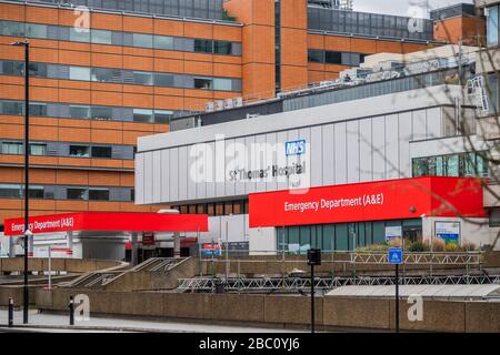 Londra, Regno Unito. 2nd Apr 2020. St Thomas' Hospital, Londra - il "blocco" continua per lo scoppio del Coronavirus (Covid 19) a Londra. Credito: Guy Bell/Alamy Live News Foto Stock