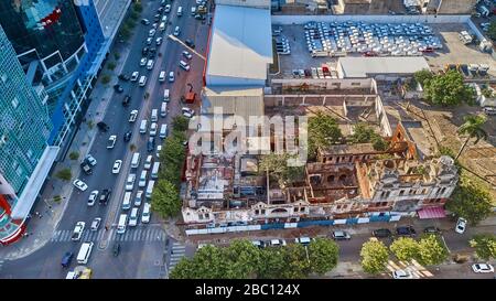 Mozambico, Maputo, veduta aerea del traffico sull'incrocio della città Foto Stock