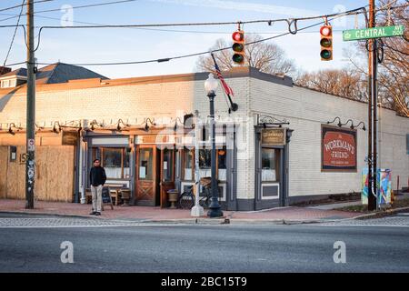 Plaza Midwood è un quartiere alla moda di Charlotte, NC & rende per una passeggiata perfetta con tutte le persone interessanti, texture, colori e scene. Foto Stock