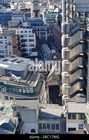 Vista aerea di alto livello del mercato di Leadenhall. Lloyds di Londra e altri uffici commerciali nel cuore finanziario della City, Londra Foto Stock