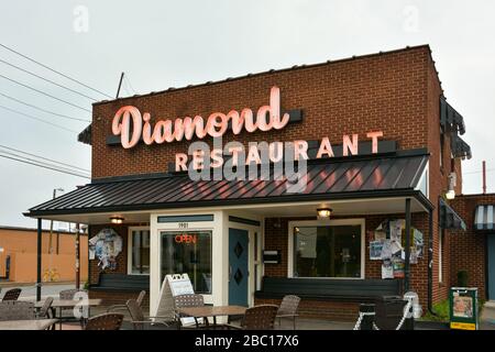 Plaza Midwood è un quartiere alla moda di Charlotte, NC & rende per una passeggiata perfetta con tutte le persone interessanti, texture, colori e scene. Foto Stock