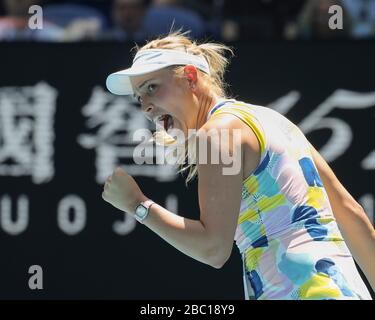 Il tennista croato Donna Vekic fa un pugno e un imbroglito durante la partita di single femminile nel torneo di tennis Australian Open 2020, Melbourne Park, Foto Stock