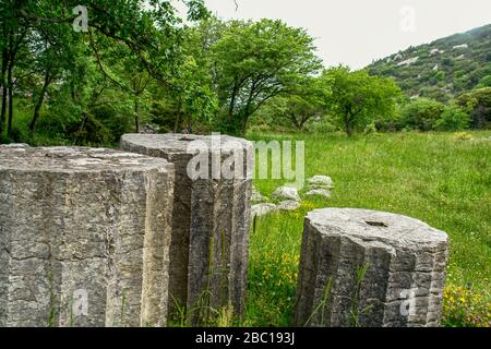 Grecia, Oichalia, antiche colonne nel sito archeologico di Bassae Foto Stock