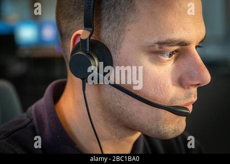 OPERATORE DI CHIAMATA DI EMERGENZA, CDAU, CALL CENTER DIPARTIMENTALE DI EMERGENZA, CORBEIL-ESSONNES, FRANCIA Foto Stock