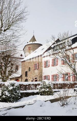 Germania, Renania settentrionale-Vestfalia, Wildenburg, villaggio storico in inverno Foto Stock