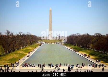 WASHINGTON DC - 10 maggio 2016: Lincoln Memorial, Washington DC vista verso Washington Momnument piscina riflettente Foto Stock