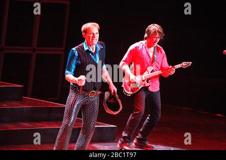 Van Halen si esibiscono in un diverso tipo di Truth Tour al Wells Fargo Center di Philadelphia, Pa il 5 marzo 2012 Credit: Scott Weiner/MediaPunch Foto Stock