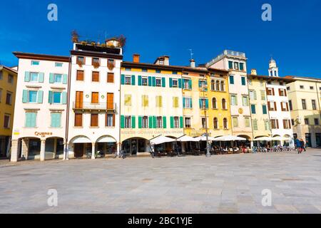 Udine - Febbraio 2017, Italia: Veduta della piazza centrale di Udine (Piazza San Giacomo) Foto Stock