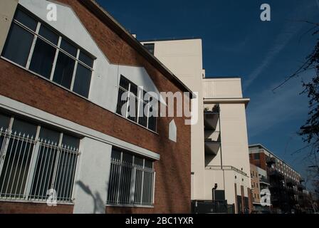 Workshop su Canham Road/Warple Way/Stanley Gardens, East Acton, Londra, W3 Foto Stock