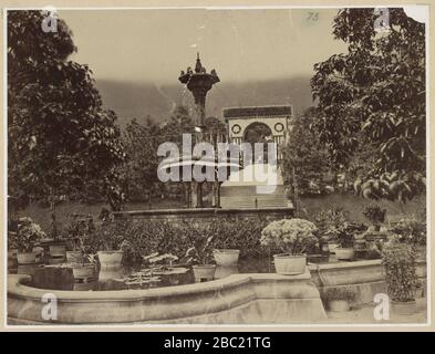 Grant's world tour della Cina. Hong Kong. Fontana, giardini, e benvenuto arch. Maggio 16, 1879. Foto Stock