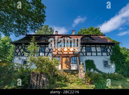 Casa padronale, 18 ° secolo, struttura in legno, villaggio di Mniszkow in Rudawy Janowickie montagne, Jelenia Gora Valley Culture Park, bassa Slesia, Polonia Foto Stock