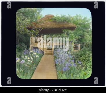 Gray-Croft,‘ Stephen Swete Cummins House, Hunting Lane, East Hampton, New York. Giardino giapponese iris, padiglione Foto Stock