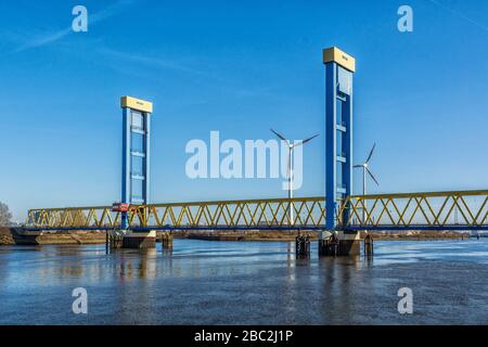 Il ponte Kattwyk nel porto di Amburgo Foto Stock