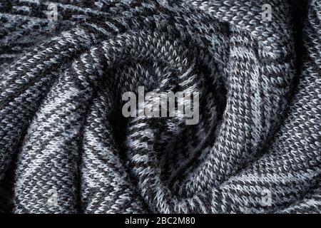 Tessuto a maglia di lana rivestito in grigio. Modello di tessuto grigio sbriciolato. Macro fotografia di alta qualità. Foto Stock