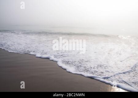 Scene minimaliste sulla spiaggia a Carmel California Foto Stock