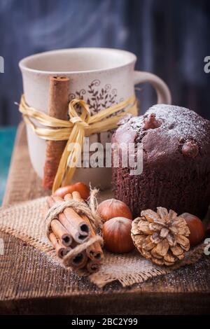 Torta di frutta per Natale, macro, rustico. Fuoco selettivo Foto Stock