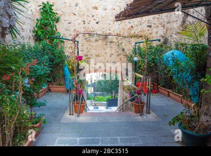 Talamone (Toscana, Italia) - piccolo borgo con porto e castello sul mare, nel comune di Orbetello, Monte Argentario, regione Toscana Foto Stock