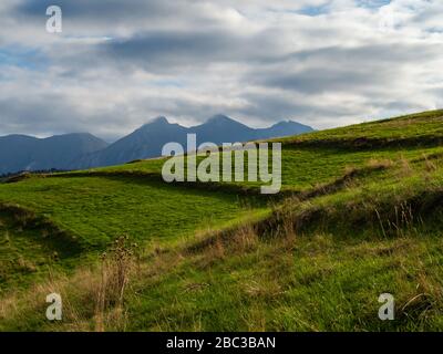 Estate a Spisz in Polonia e Slovacchia con vista sui Monti Tatra. Foto Stock