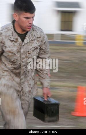 I Marines, i marinai e i soldati del GTMO eseguono un test di idoneità di combattimento Foto Stock