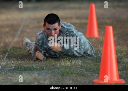 I marinai e i soldati di GTMO Marines eseguono un test di fitness di combattimento Foto Stock