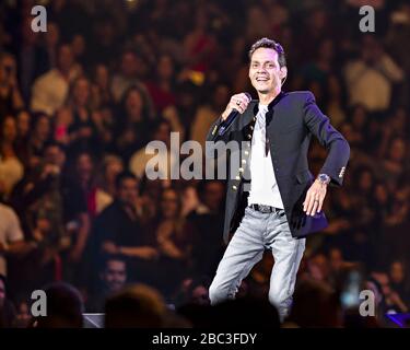 La sensazione di canto latino Marc Anthony si esibisce all'American Airlines Arena di Miami, Florida. Foto Stock
