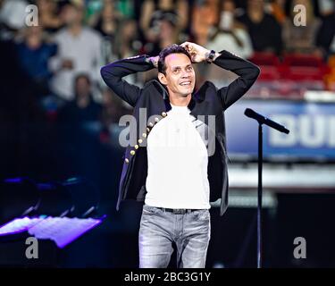 La sensazione di canto latino Marc Anthony si esibisce all'American Airlines Arena di Miami, Florida. Foto Stock