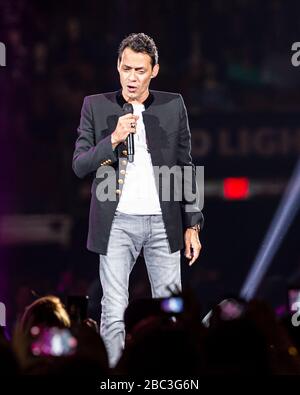 La sensazione di canto latino Marc Anthony si esibisce all'American Airlines Arena di Miami, Florida. Foto Stock