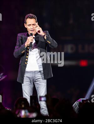 La sensazione di canto latino Marc Anthony si esibisce all'American Airlines Arena di Miami, Florida. Foto Stock