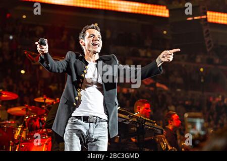 La sensazione di canto latino Marc Anthony si esibisce all'American Airlines Arena di Miami, Florida. Foto Stock