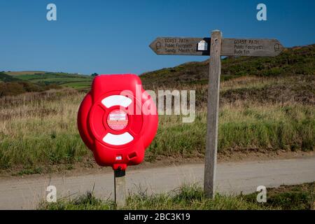 Molte belle spiagge sono facilmente accessibili dal South West Coast Path, tra cui Sandymouth Beach appena a nord di Bude Foto Stock