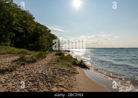La spiaggia di sabbia del lago Michigan sulla Old Mission Peninsula, Traverse City Foto Stock