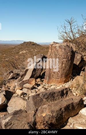 Sculture in roccia, arte rupestre, disegno petroglifo a Three Rivers Petroglyph Recreational Site, New Mexico, NM, USA Foto Stock