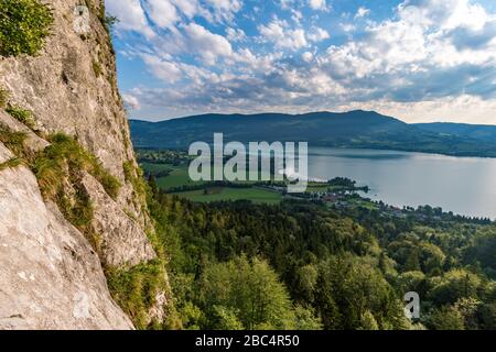 Arrampicata sul Drachenwand via ferrata presso la bella Mondsee Foto Stock