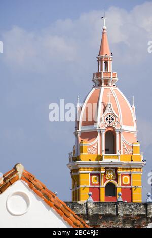 vista sulla splendida cattedrale di cartagena colombia Foto Stock