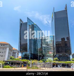 Johannesburg, Sud Africa, 31 gennaio - 2020: Uffici aziendali con rivestimento in vetro. Foto Stock