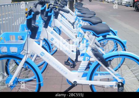 Shenzhen, Cina: Nuovo Ciao biciclette sulla strada, si può guidare senza un deposito Foto Stock