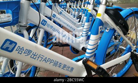 Shenzhen, Cina: Nuovo Ciao biciclette sulla strada, si può guidare senza un deposito Foto Stock