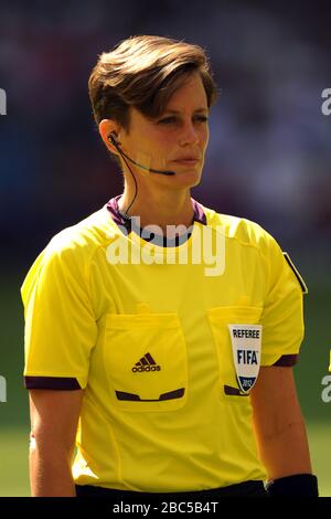 Arbitro Kari Seitz Foto Stock