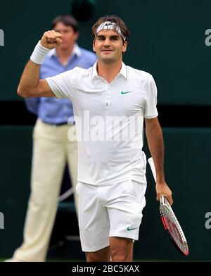 Roger Federer, in Svizzera, celebra il novak Djokovic della Serbia Foto Stock