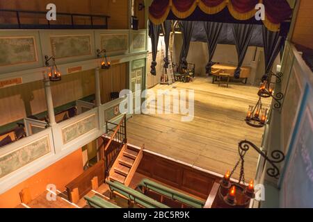 Vista del palco presso lo storico Georgian Theatre Royal, uno dei teatri più antichi della Gran Bretagna, costruito nel 1788, Richmond, North Yorkshire, Inghilterra, Regno Unito Foto Stock