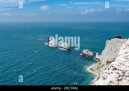 Vista ad angolo elevato degli aghi prelevati dalla vecchia batteria sull'isola di Wight Foto Stock