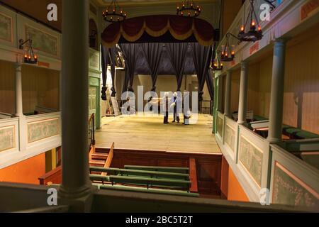 Vista del palco presso lo storico Georgian Theatre Royal, uno dei teatri più antichi della Gran Bretagna, costruito nel 1788, Richmond, North Yorkshire, Inghilterra, Regno Unito Foto Stock