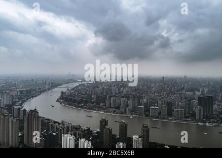 Shanghai, Cina - 03 giu 2018: Vista aerea del paesaggio urbano di Shanghai, Pudong Foto Stock