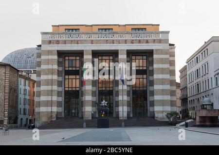 Brescia, Italia - 1 agosto 2018: La vista dell'ufficio postale principale in Piazza della Vittoria il 1° agosto 2018, Lombardia, Italia. Foto Stock