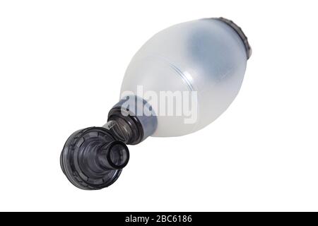 Moderna sacca ambu medica per ventilazione polmonare artificiale isolata su bianco Foto Stock